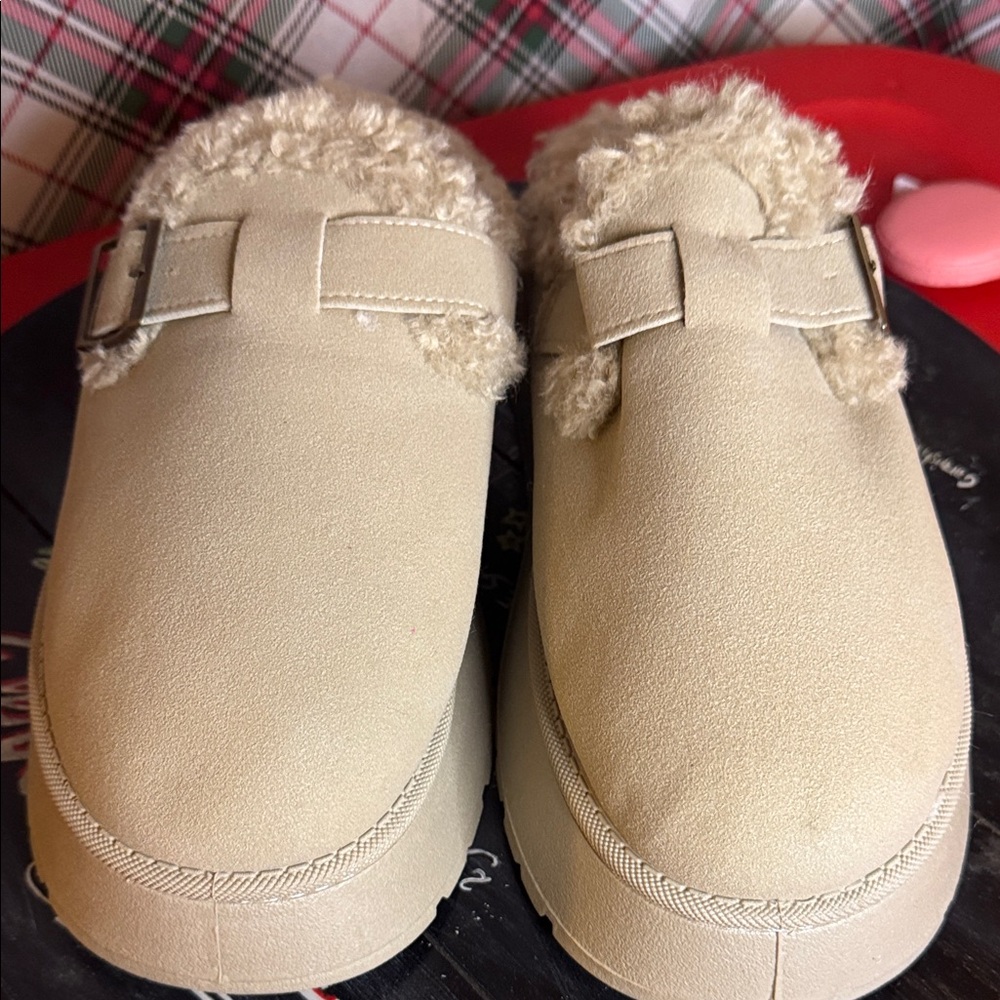 Women's Beige Fleece-Lined Slippers